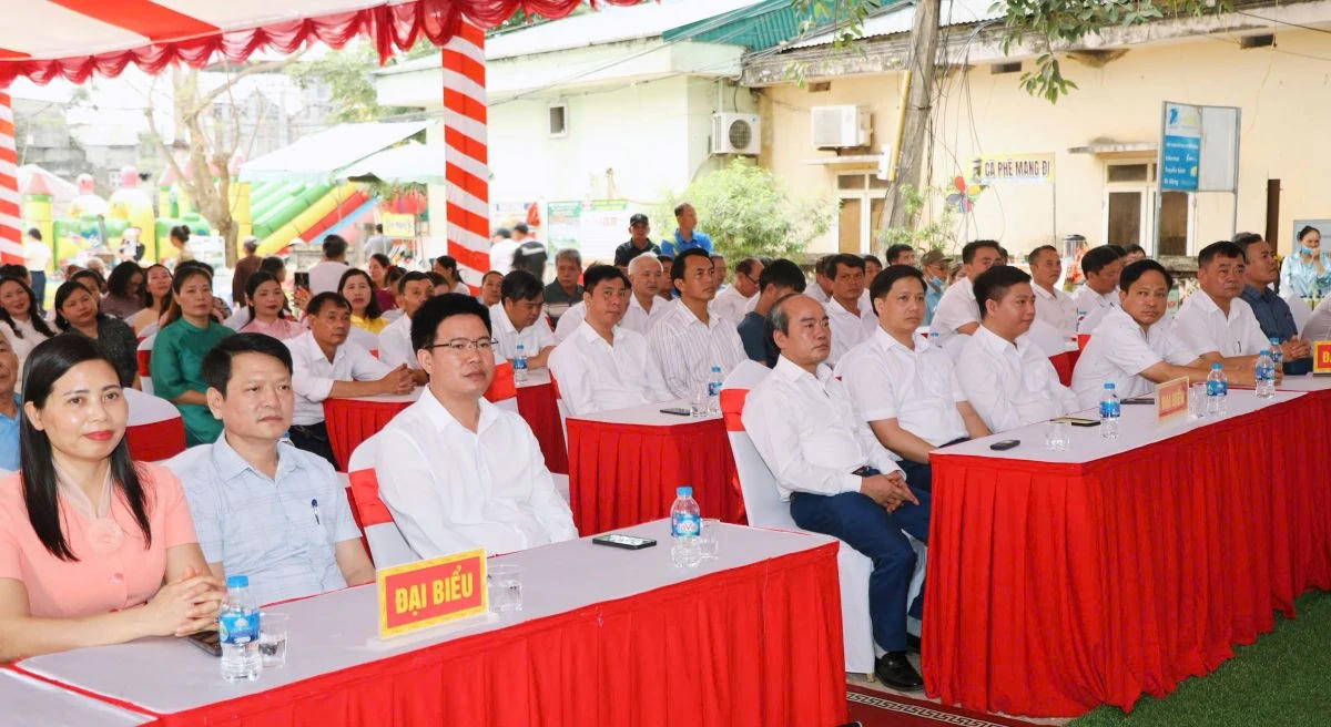 Các đại biểu tham dự lễ hội.