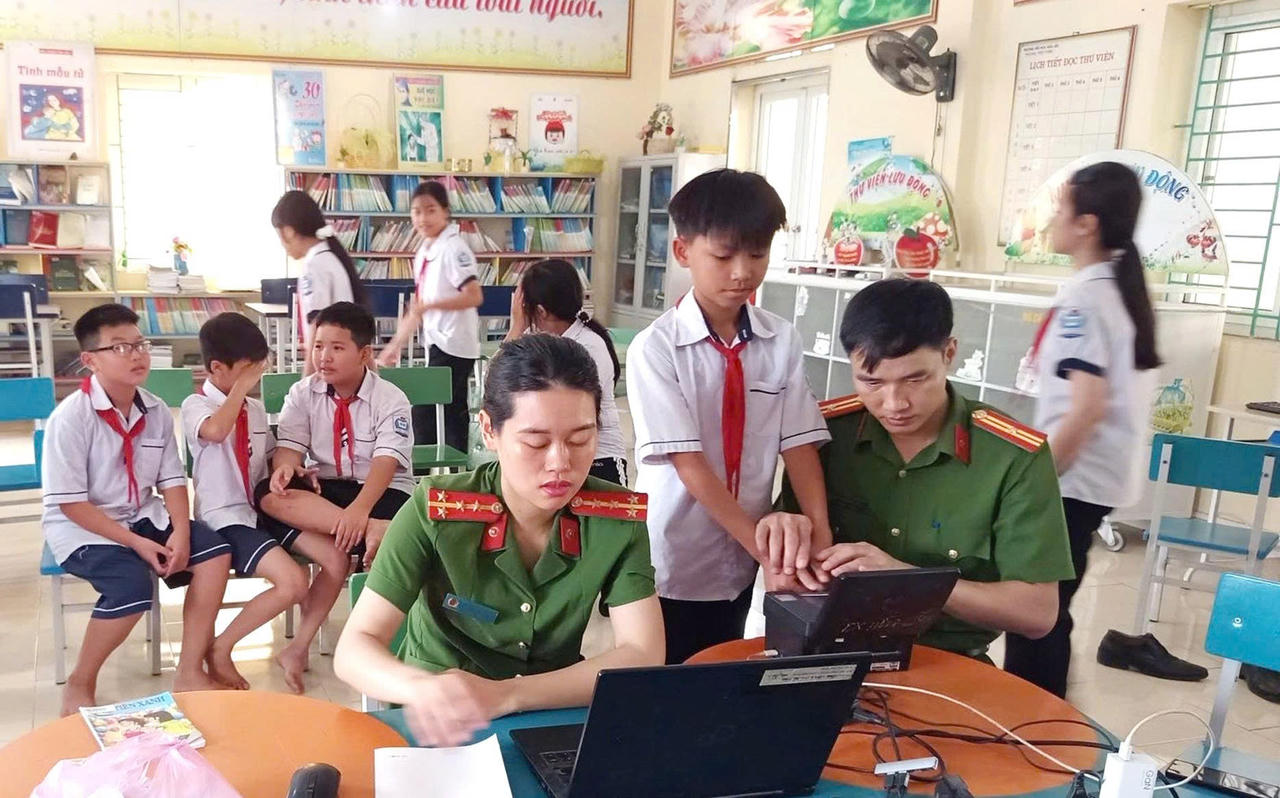 Hà Tĩnh: Làm hết việc, không hết giờ,  cấp căn cước cho công dân từ 6 đến 14 tuổi