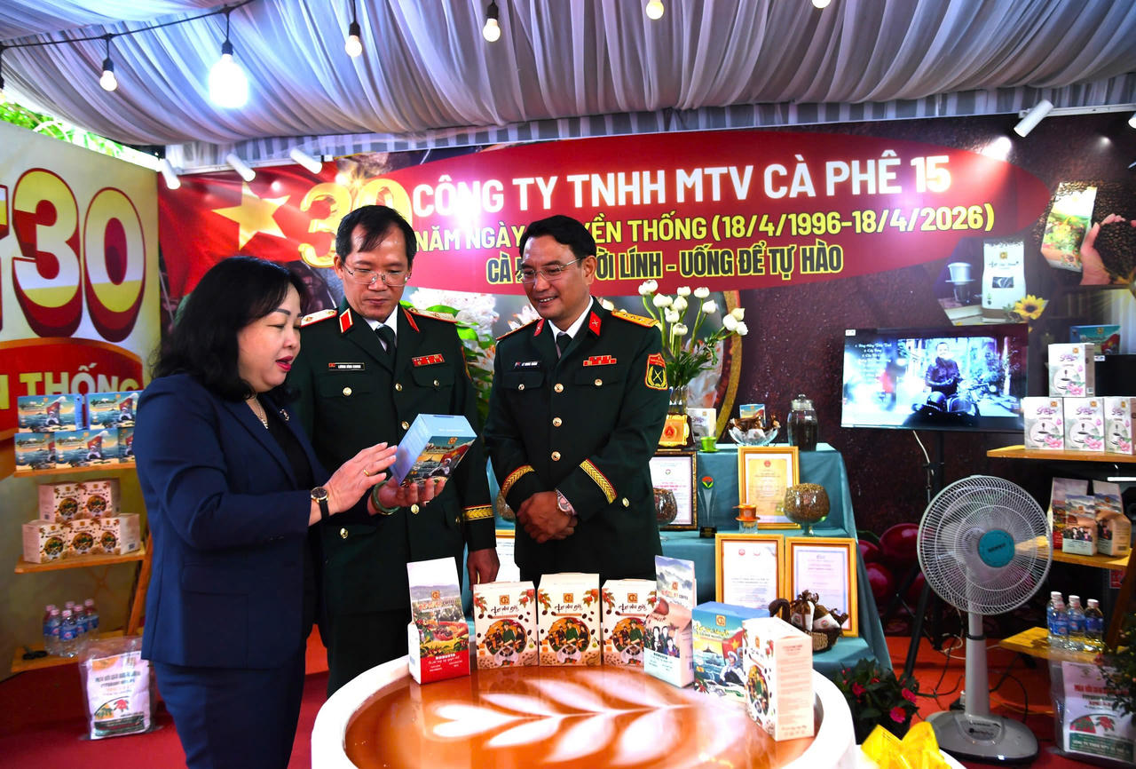 Công ty Cà phê 15 kỷ niệm 30 năm Ngày truyền thống và đón nhận Huân chương Bảo vệ Tổ quốc hạng Ba