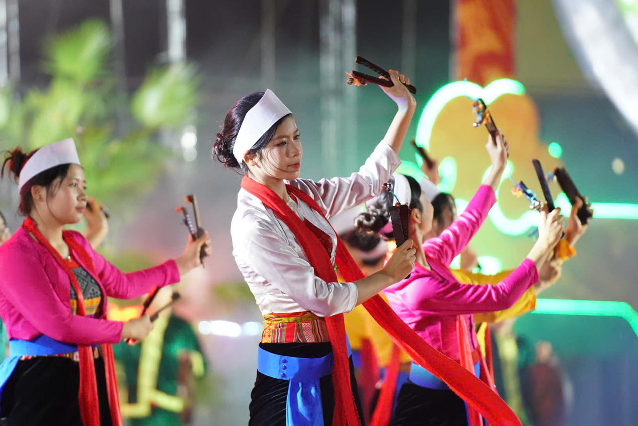 Không gian văn hoá đặc sắc của Đất Tổ được được tái hiện sống động.&nbsp;Ảnh: Ngọc Phúc&nbsp;