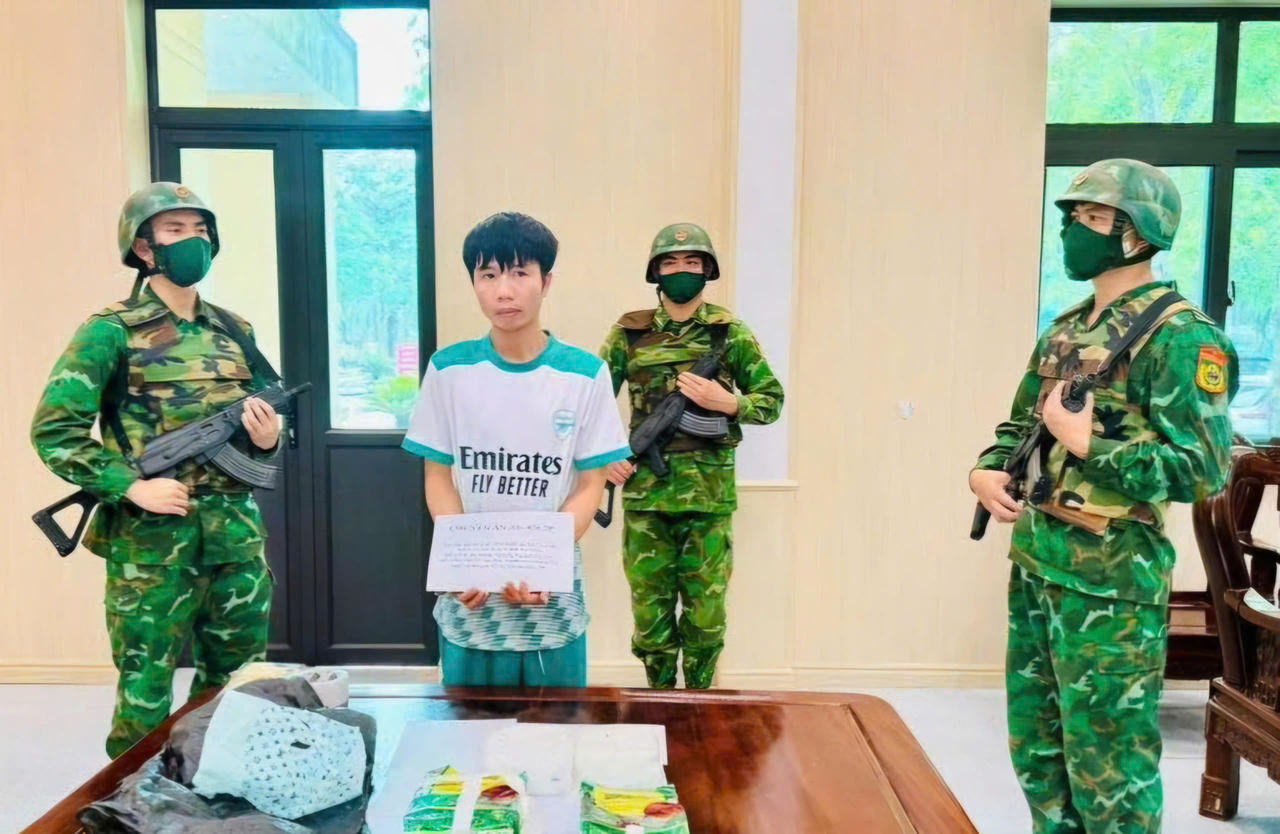 Khởi tố 2 đối tượng vận chuyển 2kg ma túy đá qua Cửa khẩu Cầu Treo