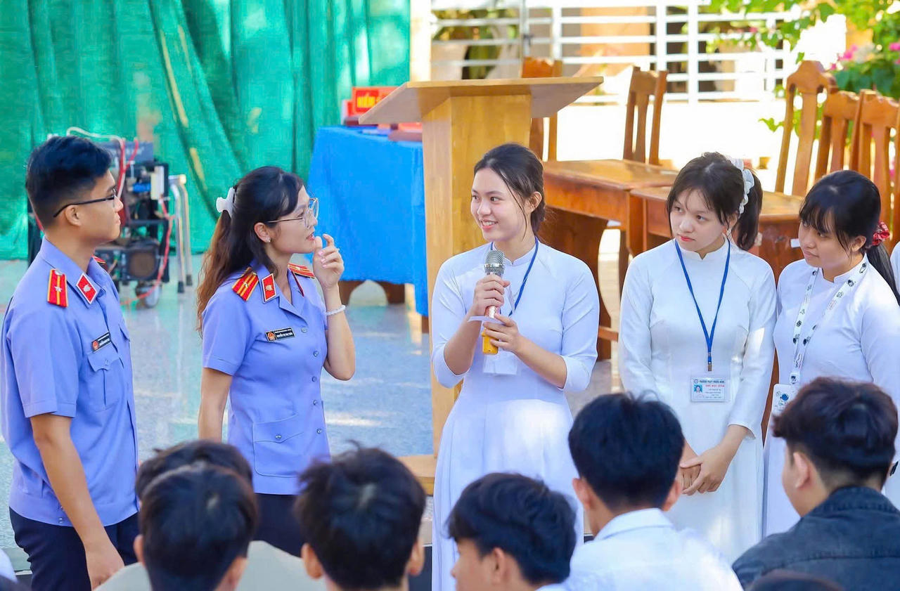 Đoàn cơ sở VKSND tỉnh Đồng Nai tập trung phổ biến những nội dung pháp lý thiết thực, gần gũi với đời sống Nhân dân, đặc biệt là các quy định liên quan đến bảo vệ quyền, lợi ích hợp pháp của nhóm dễ bị tổn thương.