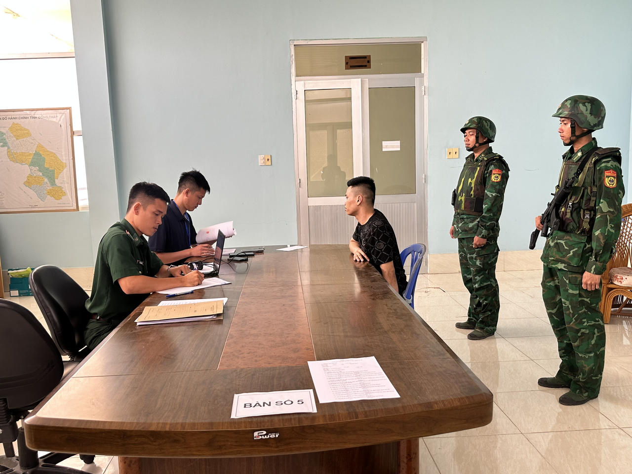 Lực lượng chức năng đã phát hiện và bàn giao 01 đối tượng có quyết định truy nã cho Công an TP Hải Phòng.