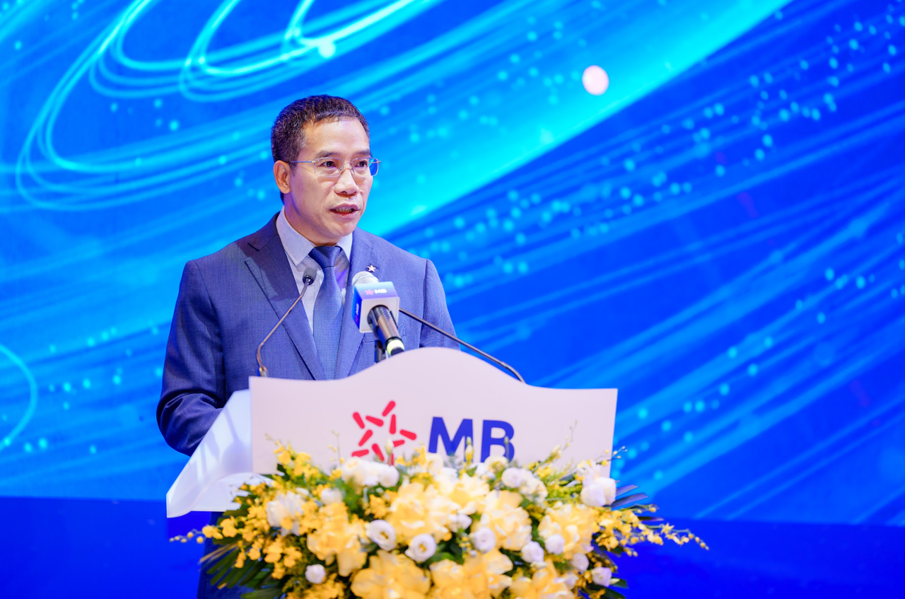 Chủ tịch HĐQT Lưu Trung Thái chia sẻ tại đại hội.