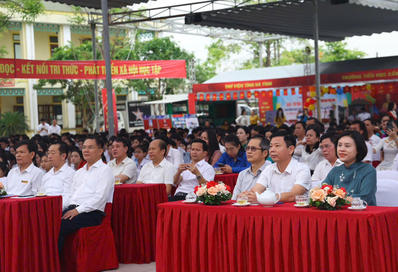 Đại biểu tham dự lễ phát động.