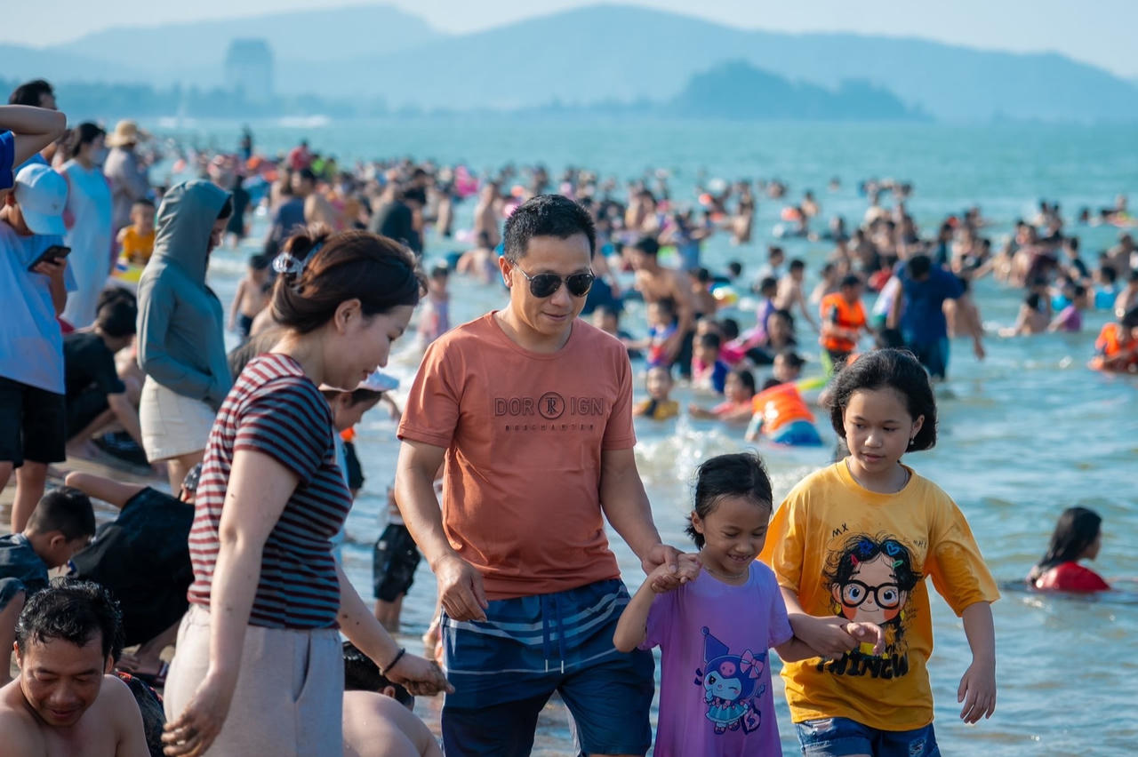 Nhiều du khách ấn tượng với công tác chuẩn bị cho mùa du lịch biển tại Cửa Lò năm nay.