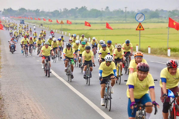 Hơn 1.000 người tham gia Ngày hội đạp xe vì hòa bình tại Quảng Trị