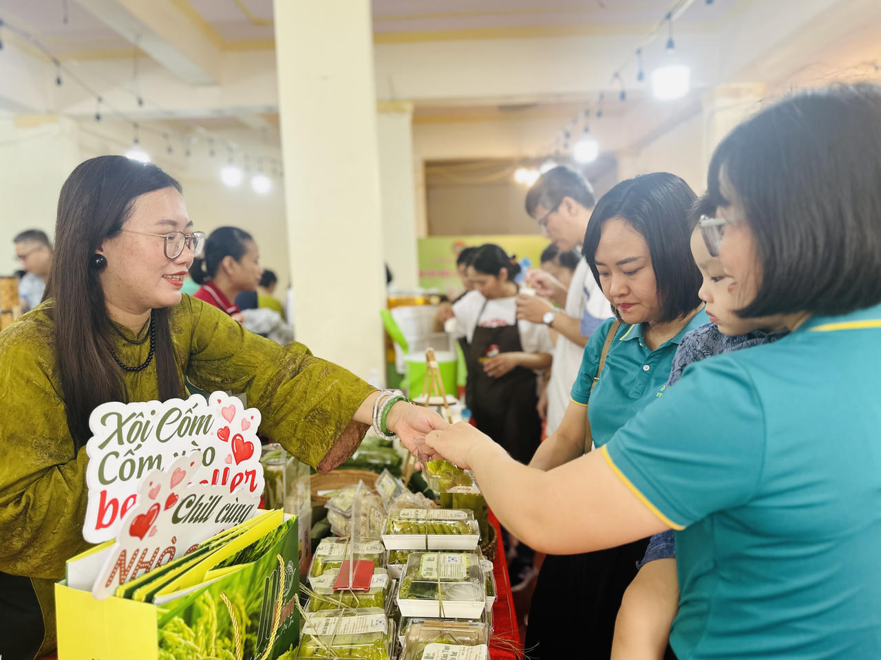 Hàng trăm sản phẩm được giới thiệu tại Phiên chợ Nông sản Hà Nội 2026