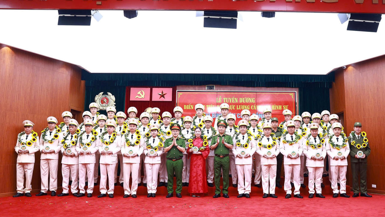 Phó Phòng Hình sự, Công an TP Hải Phòng được tuyên dương tại Lễ Kỷ niệm 80 năm Ngày Truyền thống lực lượng Cảnh sát hình sự