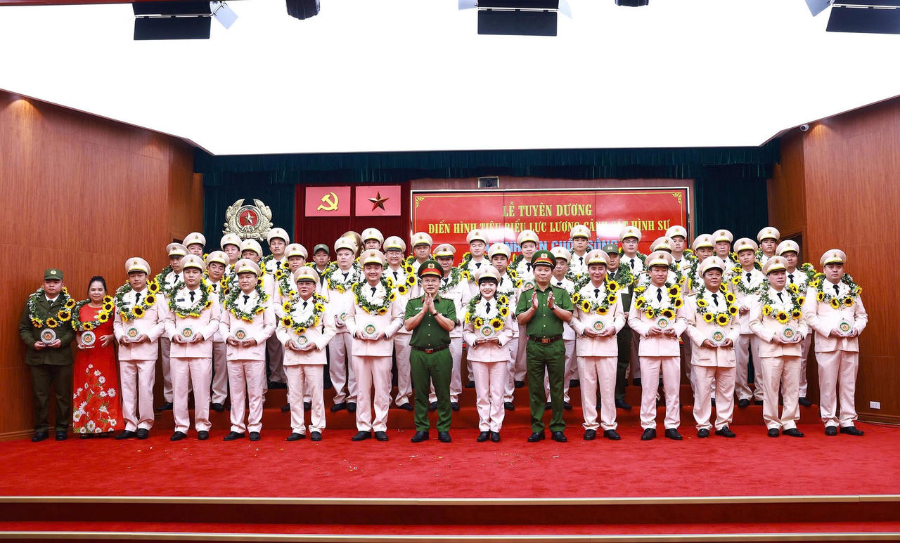 Phó Phòng Hình sự, Công an TP Hải Phòng được tuyên dương tại Lễ Kỷ niệm 80 năm Ngày Truyền thống lực lượng Cảnh sát hình sự