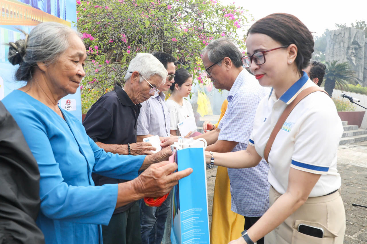 Hơn 1.000 người tham gia Ngày hội đạp xe vì hòa bình tại Quảng Trị