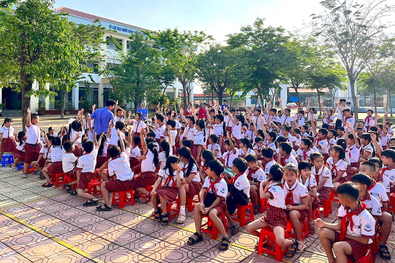 Các buổi tuyên truyền, phổ biến, giáo dục pháp luật luôn nhận được sự hưởng ứng từ các em học sinh.