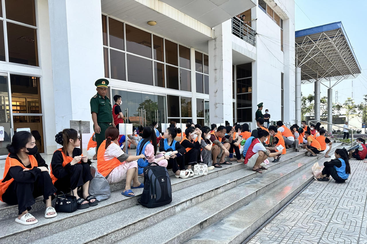 Tiếp nhận 226 công dân Việt Nam do phía Campuchia trao trả