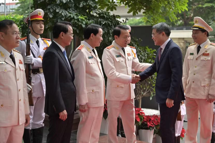 Giám đốc Công an Hà Nội đón nhận danh hiệu Anh hùng Lực lượng vũ trang nhân dân