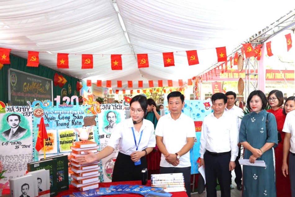 Hà Tĩnh tổ chức Ngày Sách và Văn hóa đọc Việt Nam tại ngôi trường mang tên Tổng Bí thư Hà Huy Tập