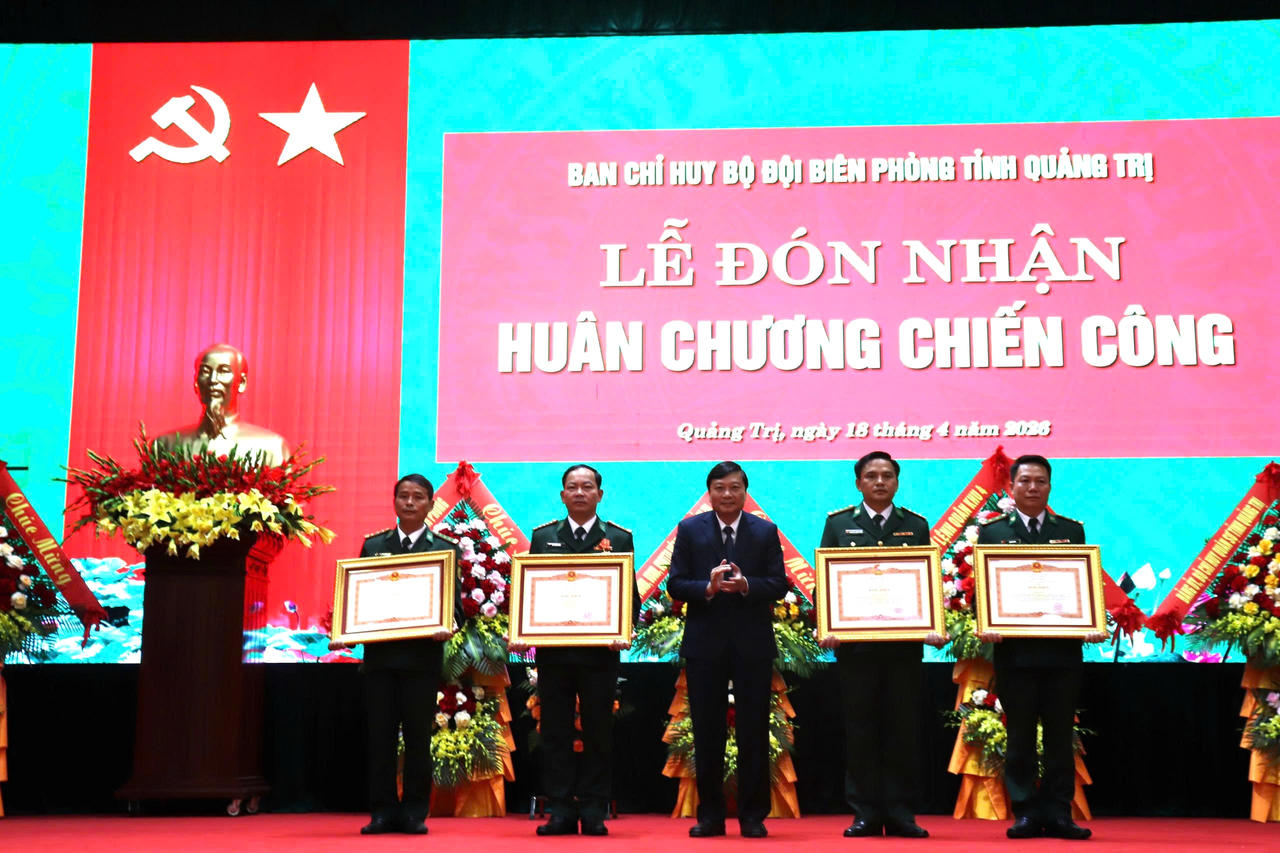 Trao Huân chương Chiến công cho nhiều tập thể, cá nhân Bộ đội Biên phòng Quảng Trị