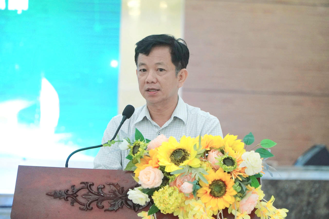 Ông Trần Văn Phước, Quyền Giám đốc Ngân hàng Nhà nước chi nhánh Khu vực 15 đóng góp ý kiến.