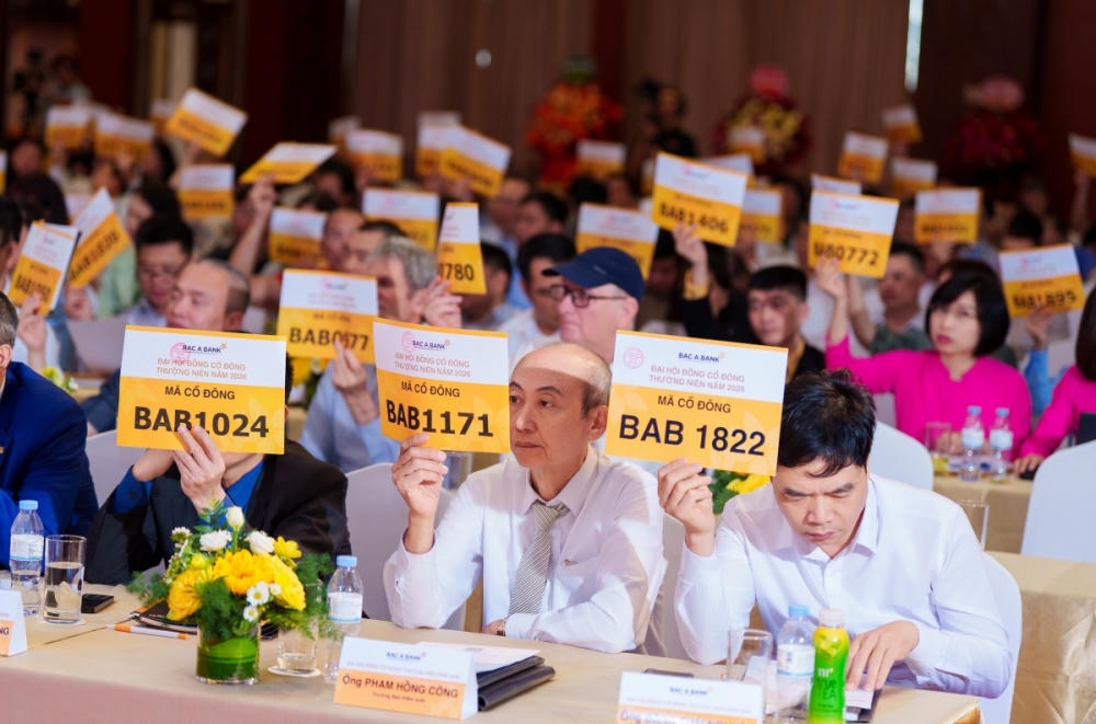 Cổ đông tham gia biểu quyết các tờ trình tại Đại hội đồng cổ đông BAC A BANK năm 2026