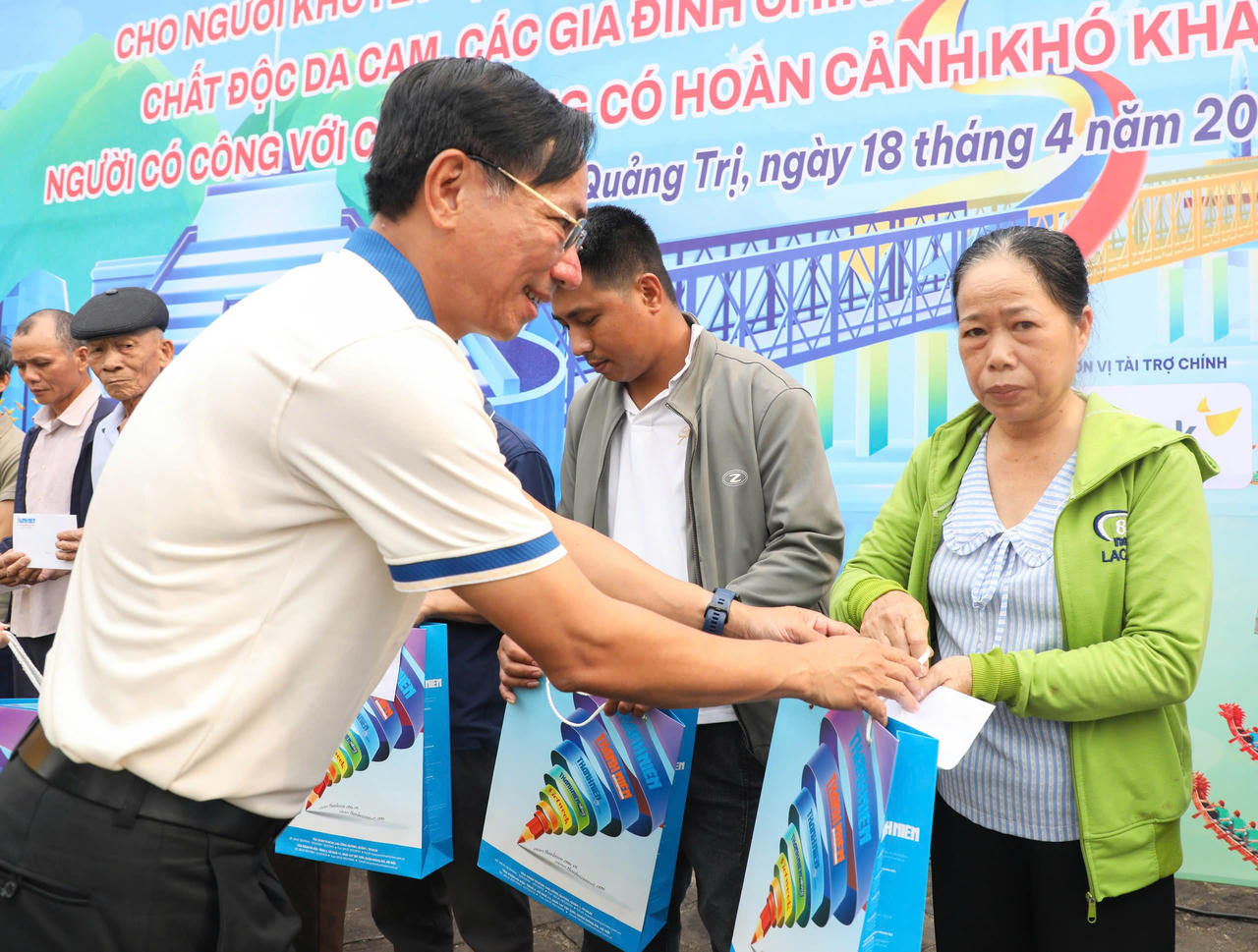 Hơn 1.000 người tham gia Ngày hội đạp xe vì hòa bình tại Quảng Trị