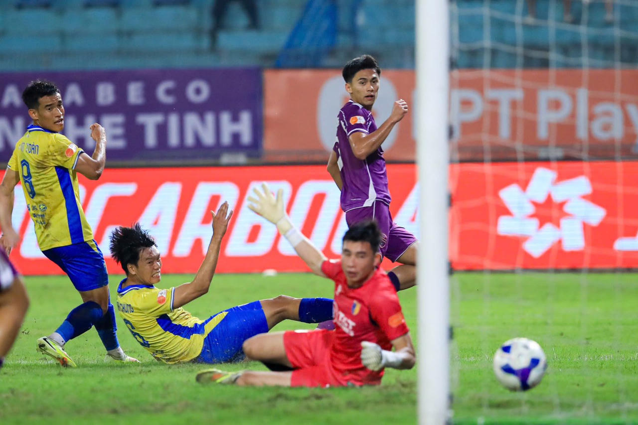 Vòng 19 V.League 2025/26: Hà Nội FC bám sát tốp 3