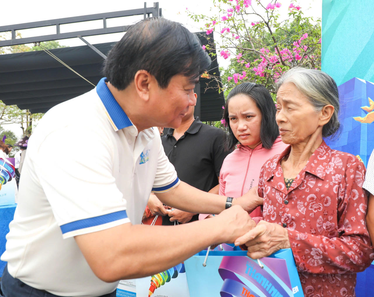 Hơn 1.000 người tham gia Ngày hội đạp xe vì hòa bình tại Quảng Trị