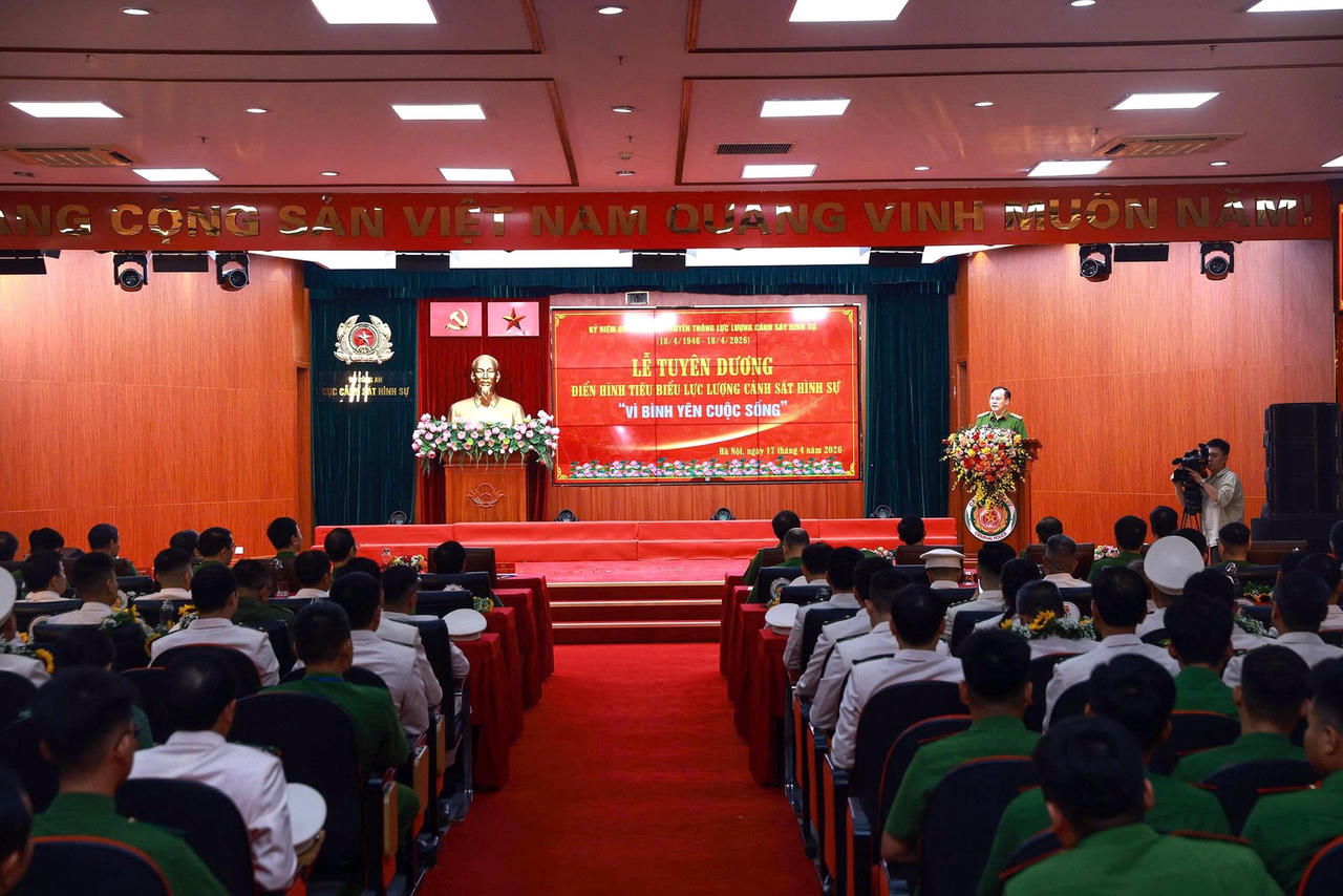 Phó Phòng Hình sự, Công an TP Hải Phòng được tuyên dương tại Lễ Kỷ niệm 80 năm Ngày Truyền thống lực lượng Cảnh sát hình sự