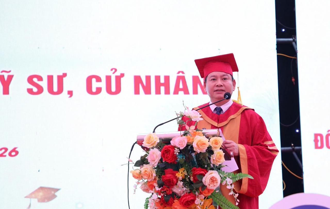 PGS.TS Đinh Văn Châu, Hiệu trưởng Trường Đại học Điện lực phát biểu tại buổi Lễ