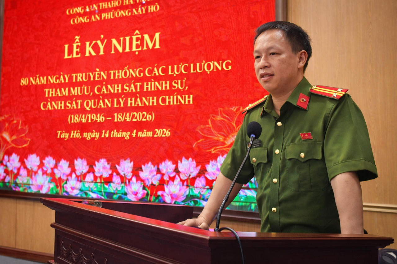 Trung tá Ngô Thái Sơn - Trưởng Công an phường Tây Hồ phát biểu tại buổi lễ.