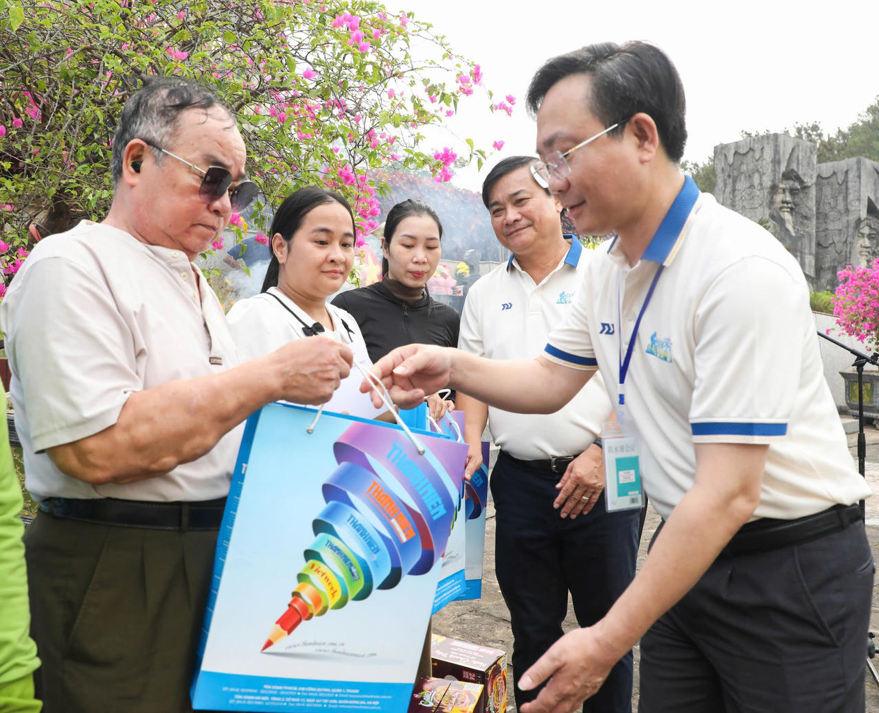 Hơn 1.000 người tham gia Ngày hội đạp xe vì hòa bình tại Quảng Trị