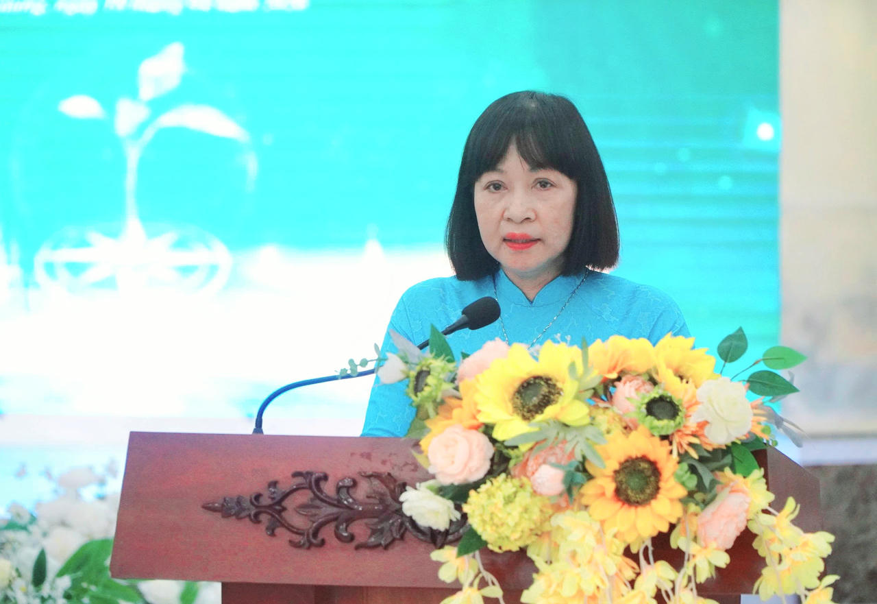 Bà Quảng Xuân Lụa, Giám đốc Trung tâm Xúc tiến đầu tư, Thương mại và Du lịch tỉnh An Giang phát biểu khai mạc.