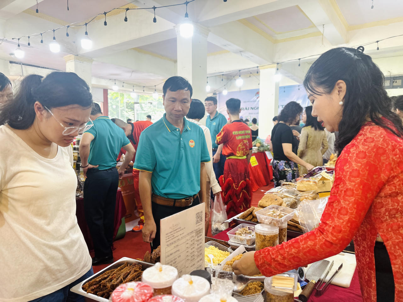 Hàng trăm sản phẩm được giới thiệu tại Phiên chợ Nông sản Hà Nội 2026