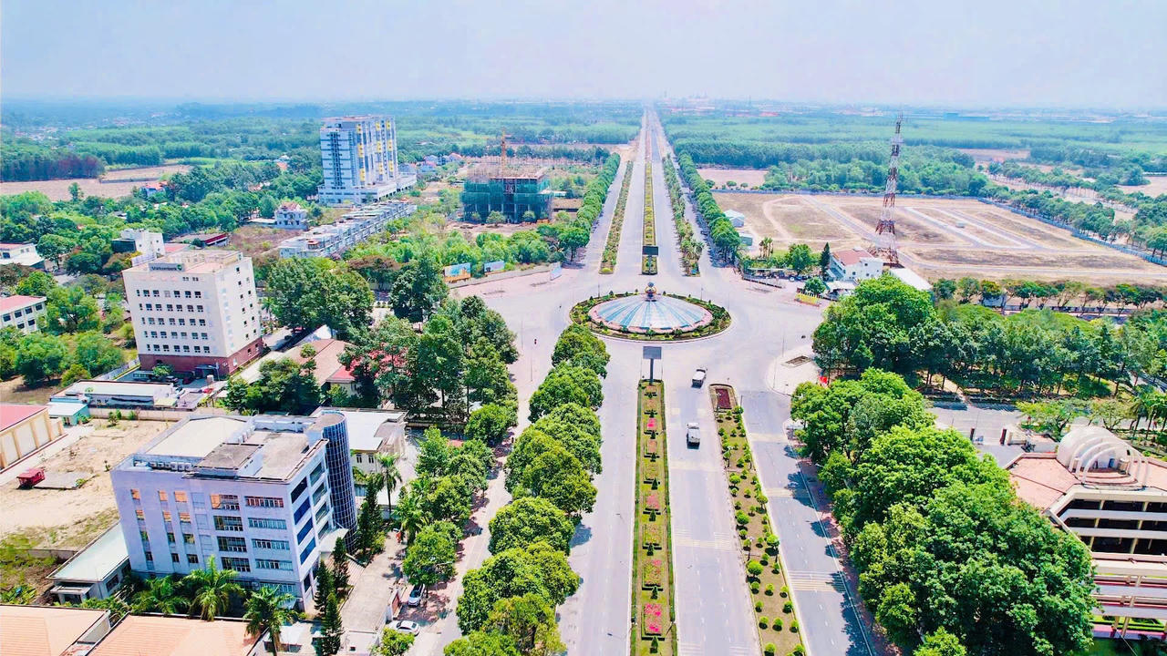 Bộ trưởng Bộ Xây dựng Trần Hồng Minh ký quyết định công nhận Đồng Nai đạt tiêu chí đô thị loại I.