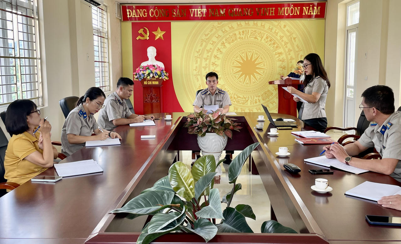 Một buổi họp của Thi hành án dân sự tỉnh Lai Châu.