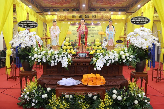 Không khí trang nghiêm, xúc động tại lễ viếng.