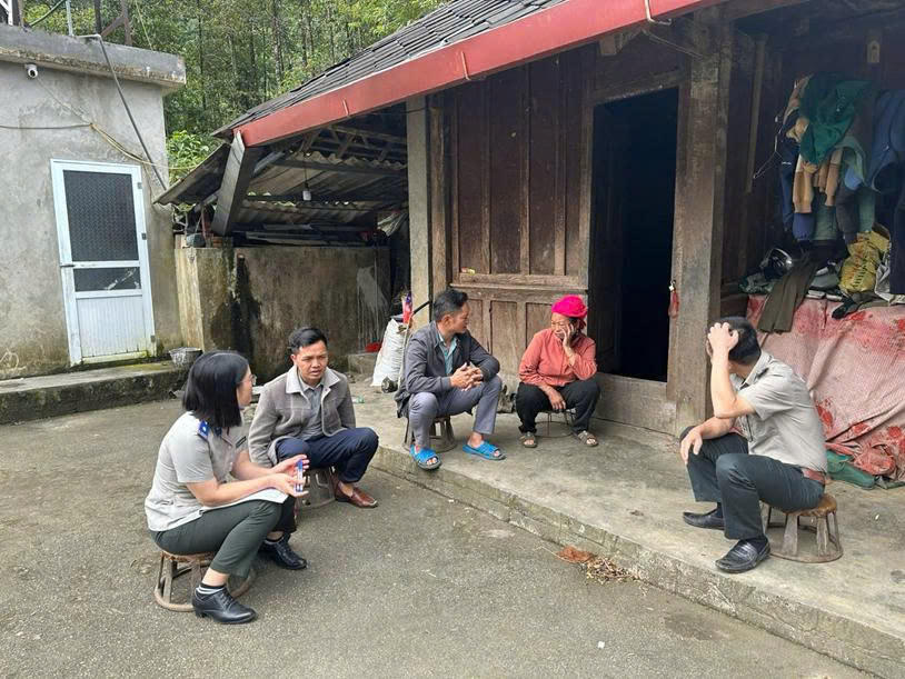 Một làm việc tại cơ sở của Chấp hành viên Hà Thị Thu Hiền.
