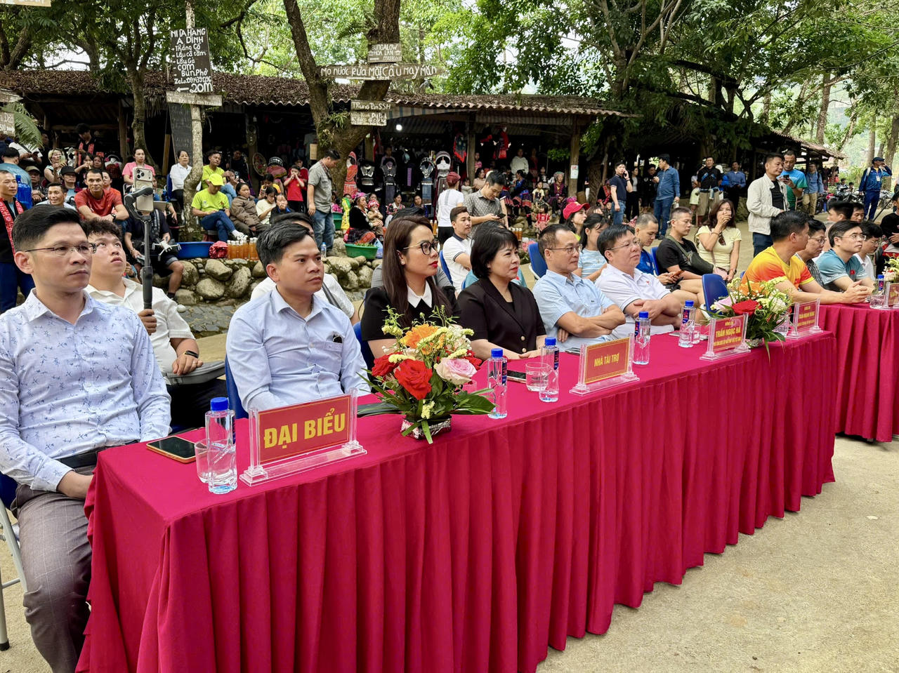 Các đại biểu tham dự lễ bế mạc.