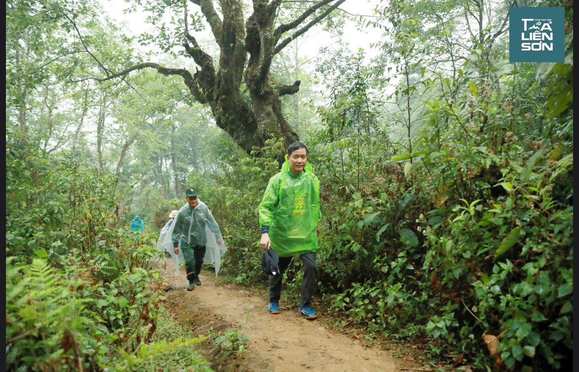 Vận động viên hăng hái tranh tài trong điều kiện thời tiết không thuận lợi.