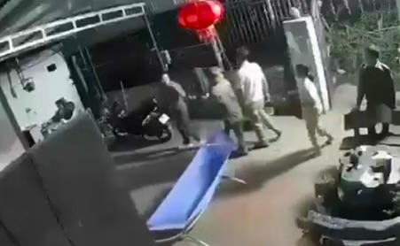 Bắt khẩn cấp nghi can dùng dao sát hại trưởng thôn ở Ninh Bình