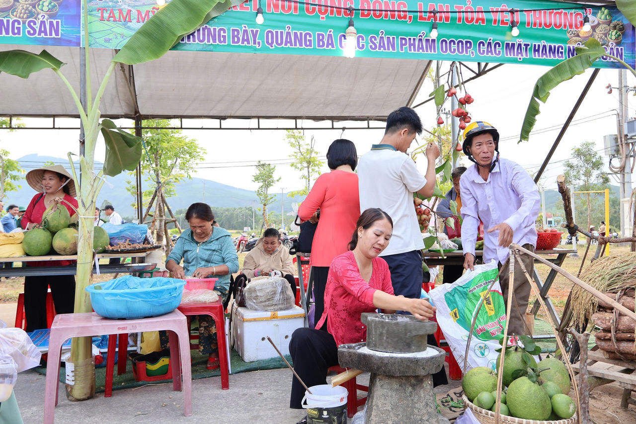 Giữ hồn quê nơi Chợ phiên Tam Mỹ (Đà Nẵng) 