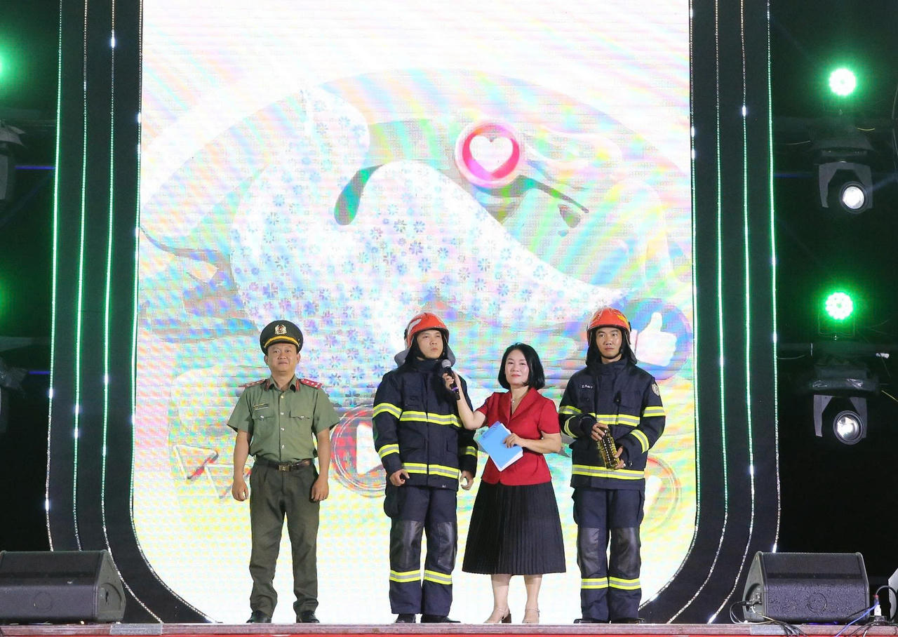 Nhiều nội dung nổi bật như câu chuyện "Người trong cuộc" được thực hiện tại buổi lễ. (Ảnh: Bùi Yên)