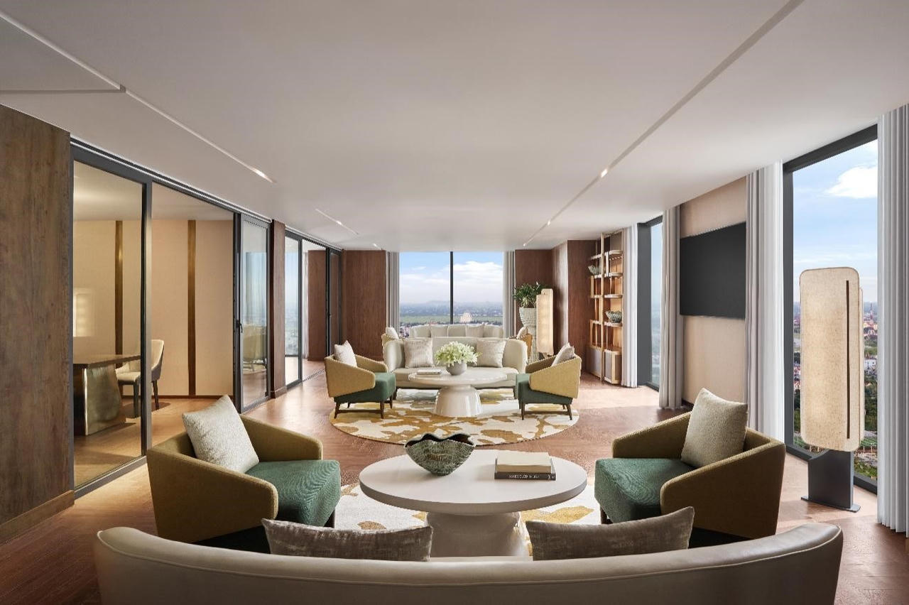 Tọa lạc trên tầng 26, Executive Lounge là không gian dành riêng cho các khách lưu trú từ hạng phòng Deluxe Executive trở lên.