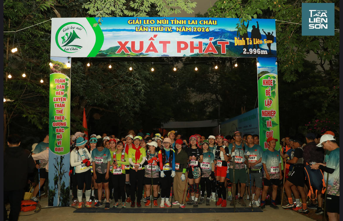 Ngay từ sáng sớm, các vận động viên đã có mặt tại điểm xuất phát ở bản Sin Suối Hồ để chuẩn bị bước vào hành trình chinh phục đỉnh Tả Liên Sơn.