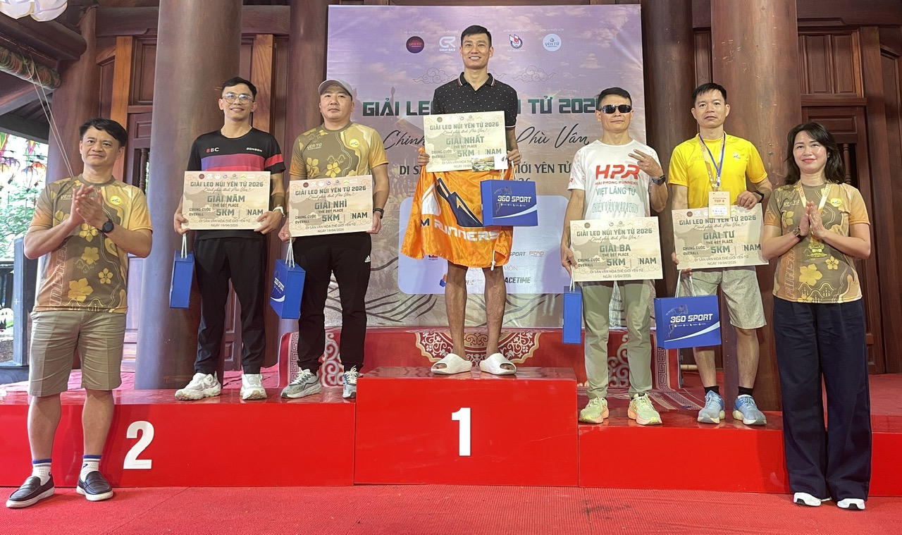  Hơn 1.000 runner Chinh phục đỉnh Phù Vân 