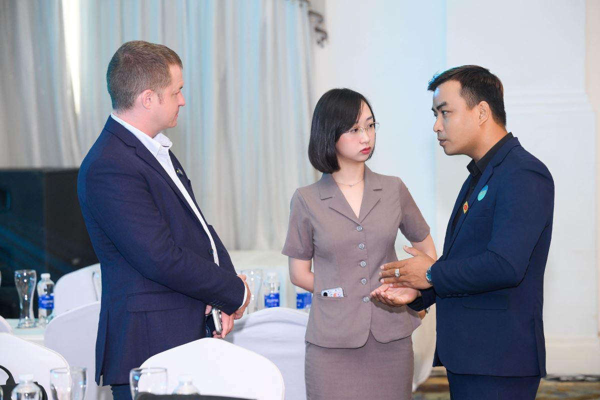 Ông Oleg Morozov và nhiều nhà đầu tư ngoại đang dành sự quan tâm lớn đến “kỳ quan đô thị” Vinhomes Green Paradise