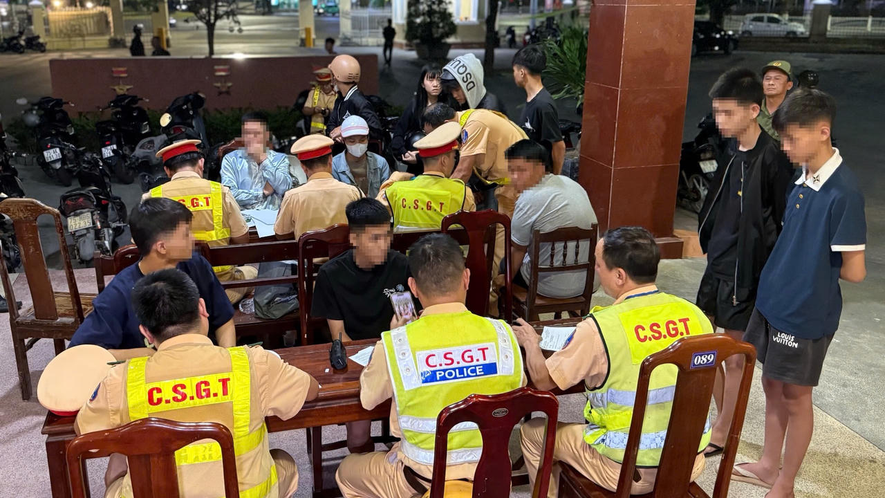 Công an TP Huế ra quân xử lý thanh thiếu niên tụ tập, gây rối trật tự