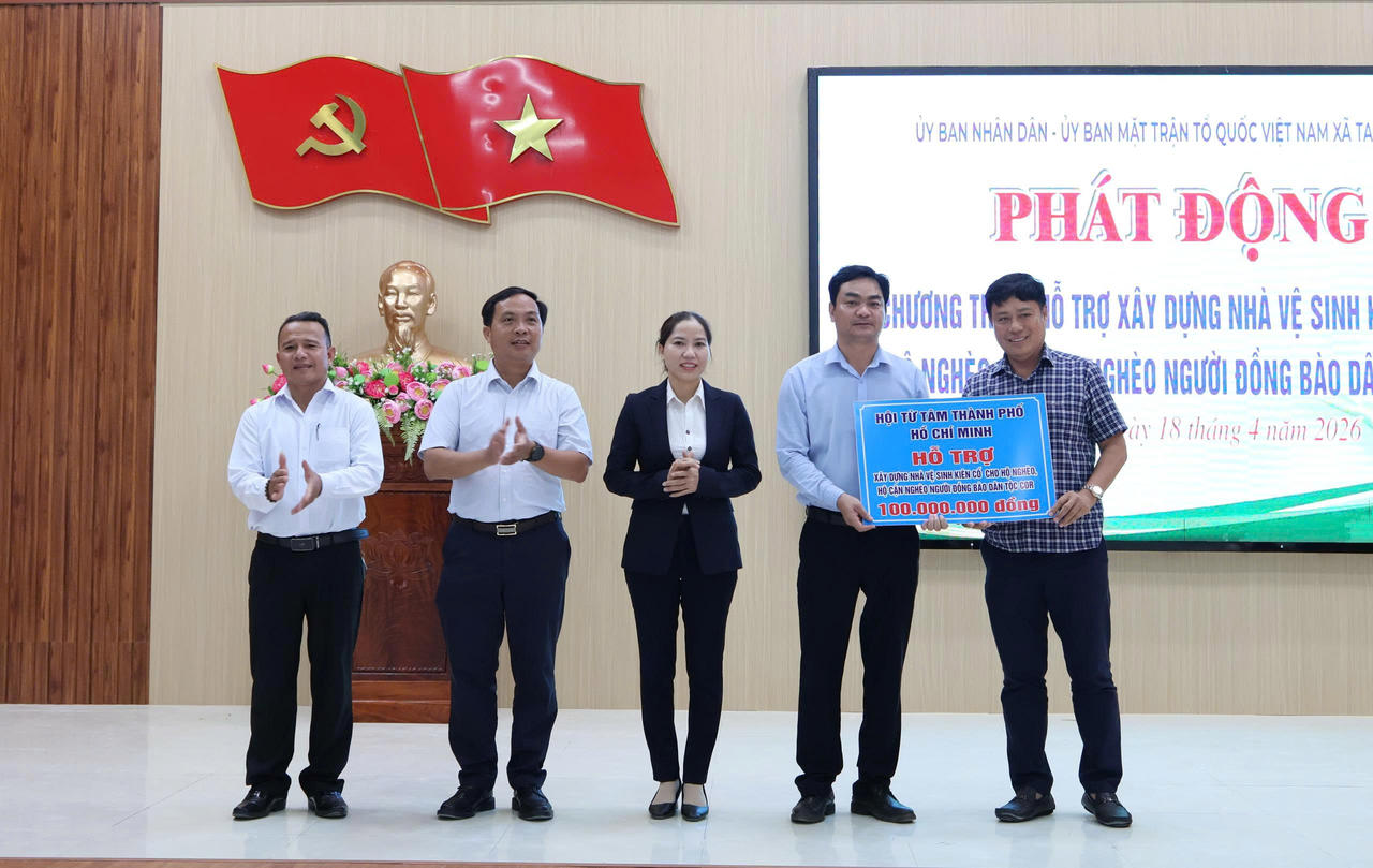 Ngoài chợ phiên, UBND xã Tam Mỹ còn phát động chương trình hỗ trợ cho các hộ gia đình chính sách người đồng bào dân tộc Cor (Ảnh: Xuân Thương).