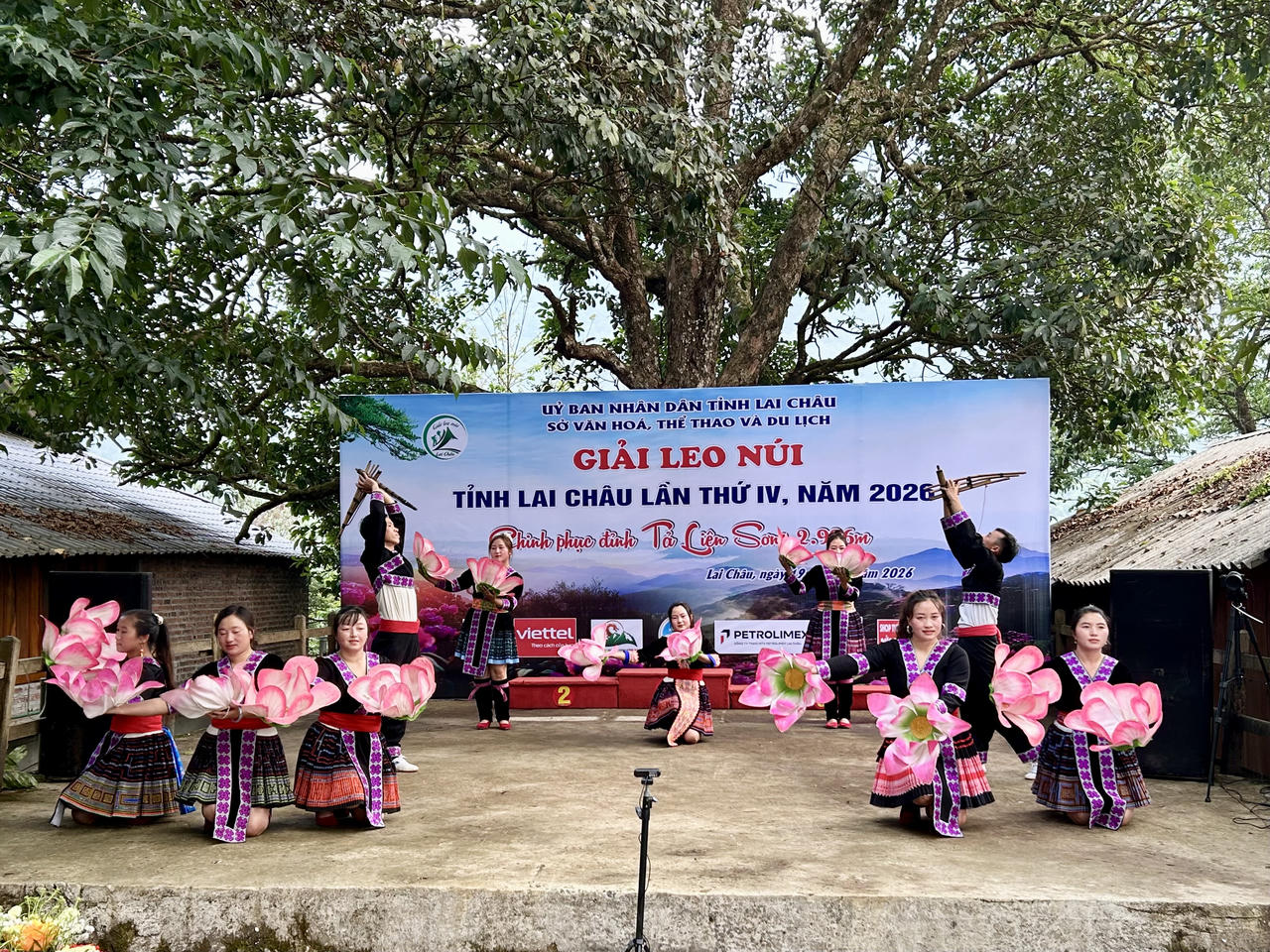 Chương trình văn nghệ tại buổi lễ.