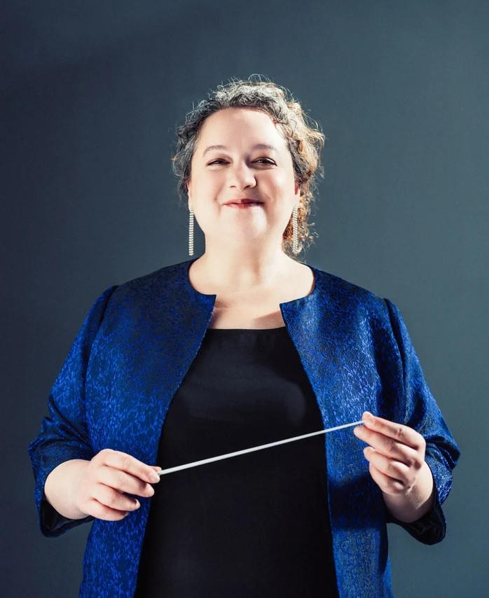 Chân dung nữ nhạc trưởng Zahia Ziouani (© Patrick Fouque)