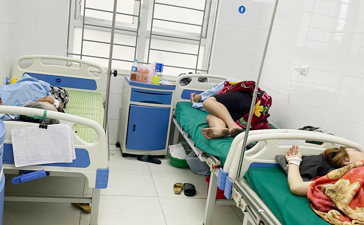 Hơn 20 người nhập viện nghi ngộ độc -  Sở Y tế Nghệ An cảnh báo người ăn bánh mì