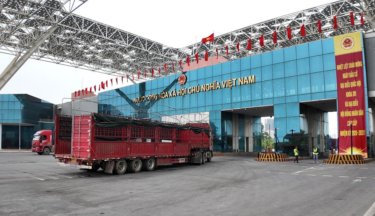 Hoàn thiện hạ tầng công nghệ thúc đẩy phát triển kinh tế số, chuyển đổi xanh, chuyển đổi năng lượng, phát triển đặc khu Vân Đồn - đặc khu kinh tế thế hệ mới và cửa khẩu thông minh tại Móng Cái.